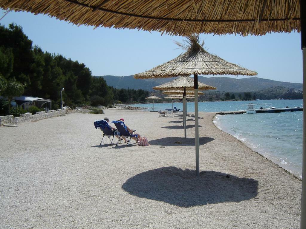 Apartman Mira Zaboric Bagian luar foto